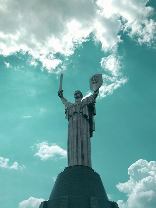 7 Largest Statues in the World